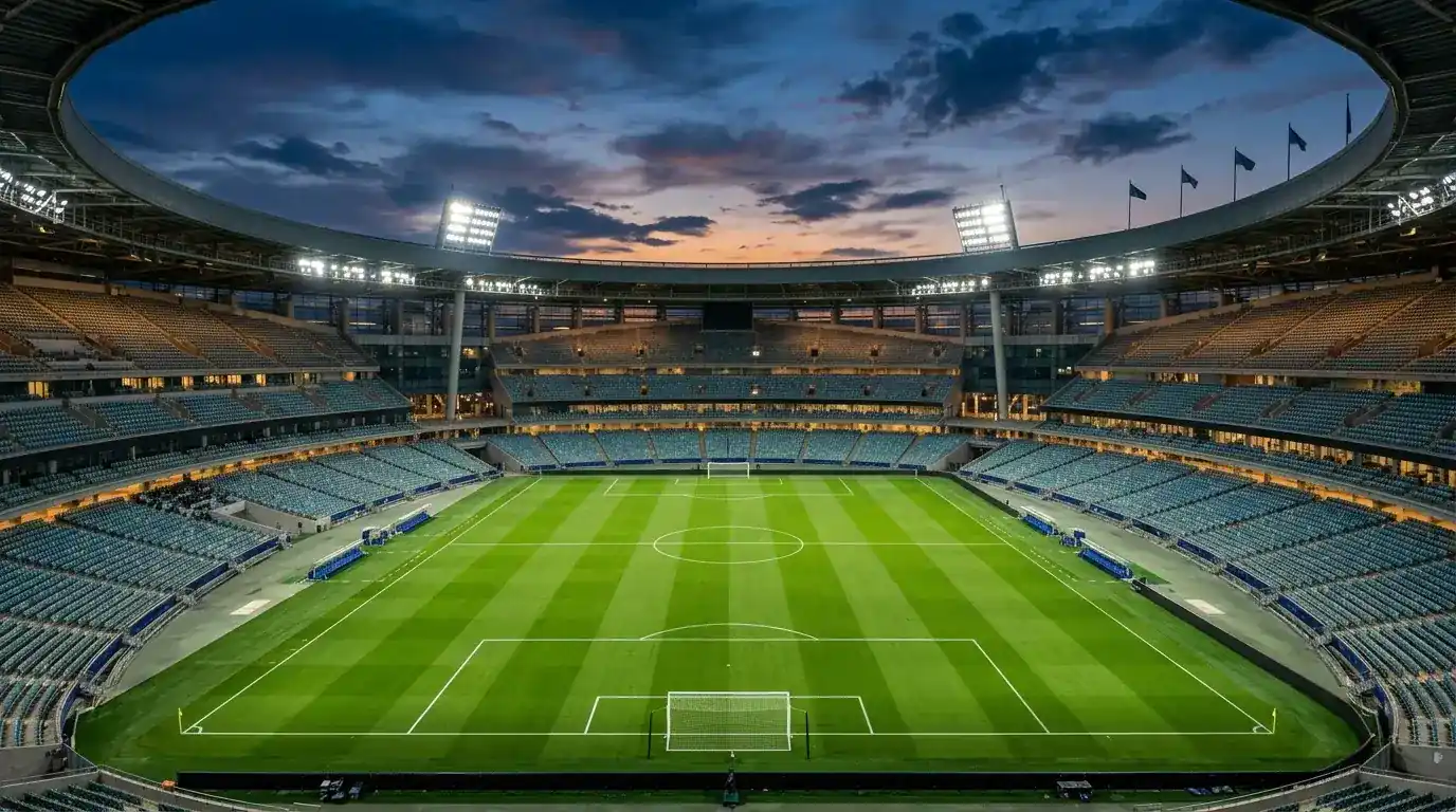 Nowoczesny stadion piłkarski o zmierzchu z murawą przed meczem